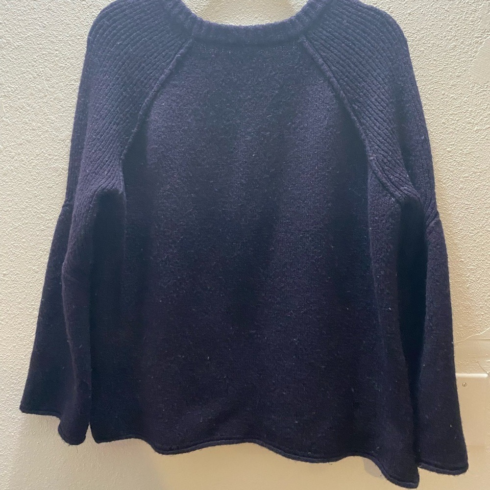 Free People Lovely Lines Bell  Dark Navy  V-Neck Sweater Small - Picture 2 of 8